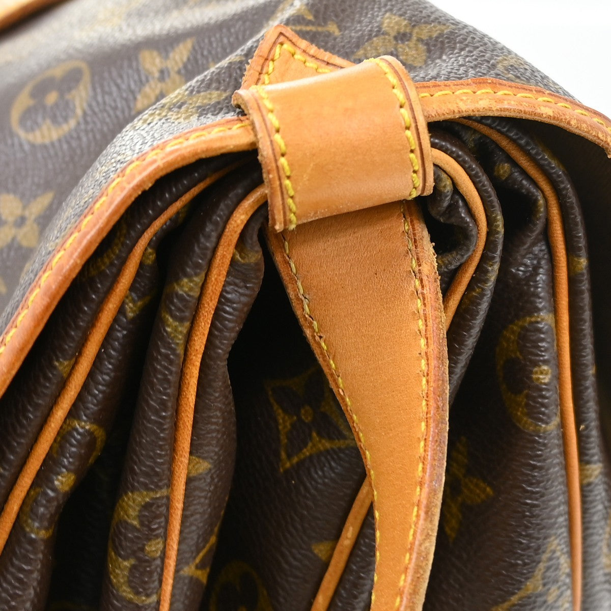 Louis Vuitton Saumur Monogram Canvas Brown Canvas Handbag (Pre-Owned)