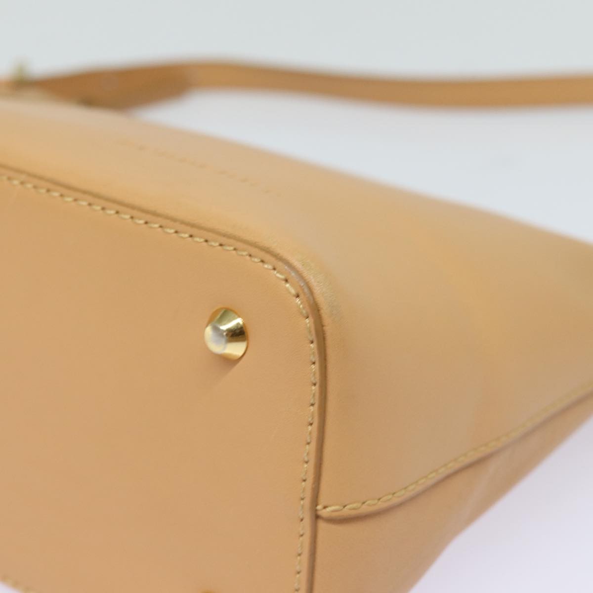 Burberry Vintage Leather Beige Leather Shoulder Bag Bag (Pre-Owned)
