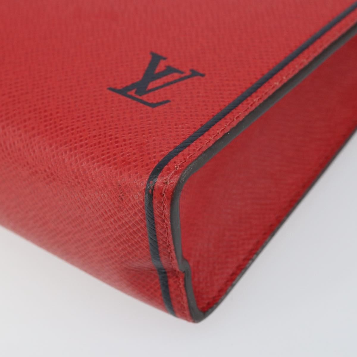 Louis Vuitton Pochette Voyage Taiga Leather Red Leather Clutche & Pouche Bag (Pre-Owned)