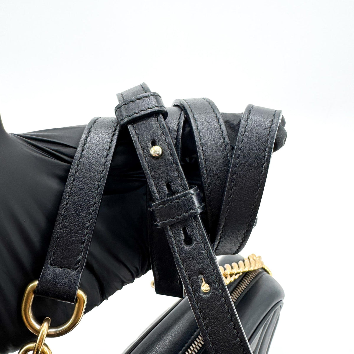 Gucci Gg Marmont Matelasse Leather Black Leather Shoulder Bag Bag (Pre-Owned)