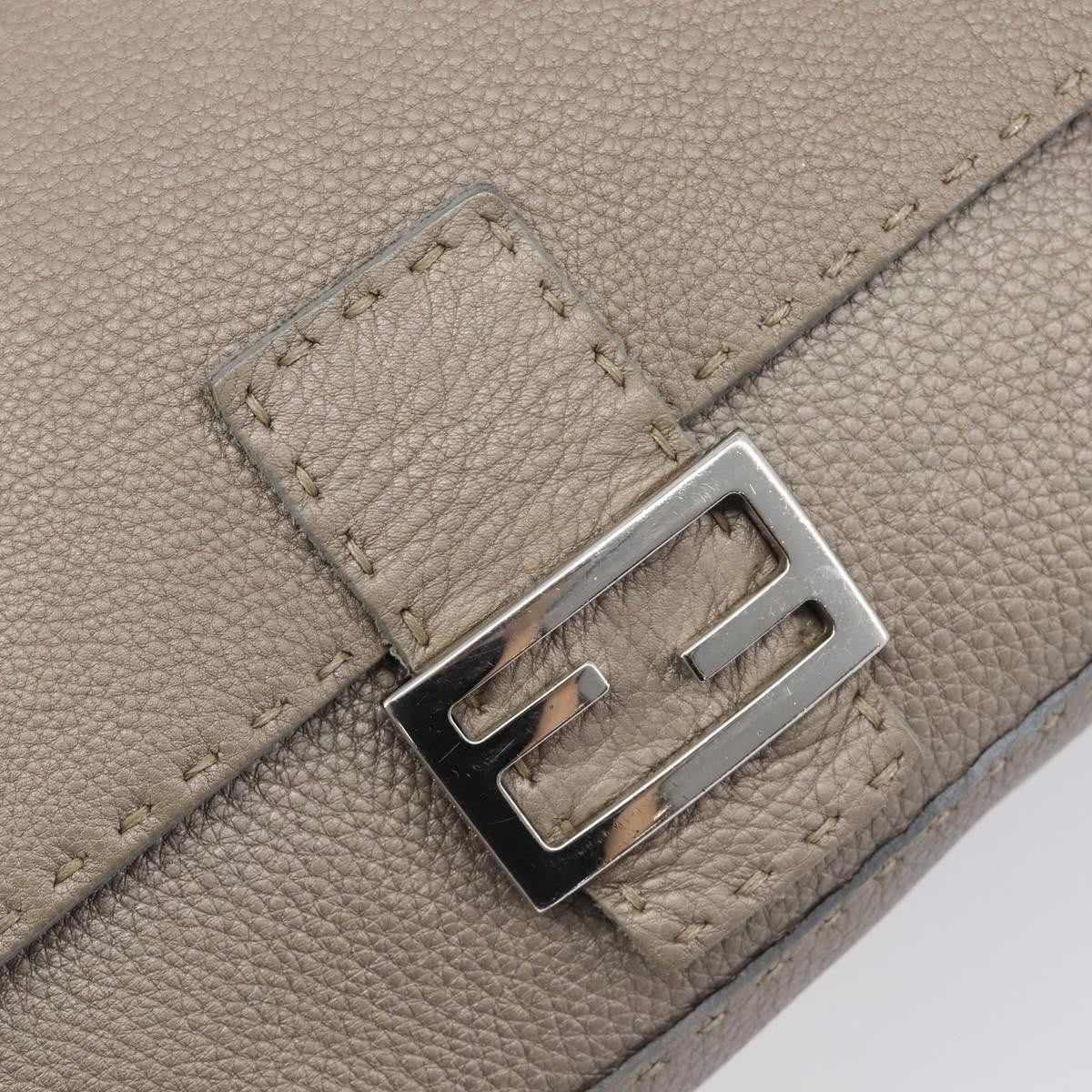 Fendi Selleria Baguette Leather Beige Leather Handbag (Pre-Owned)