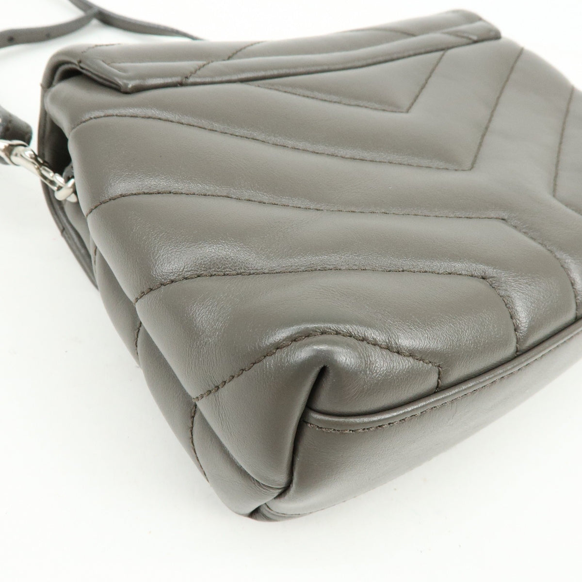 Saint Laurent Loulou Matelasse Chevron Leather Gray Leather Shoulder Bag Bag (Pre-Owned)