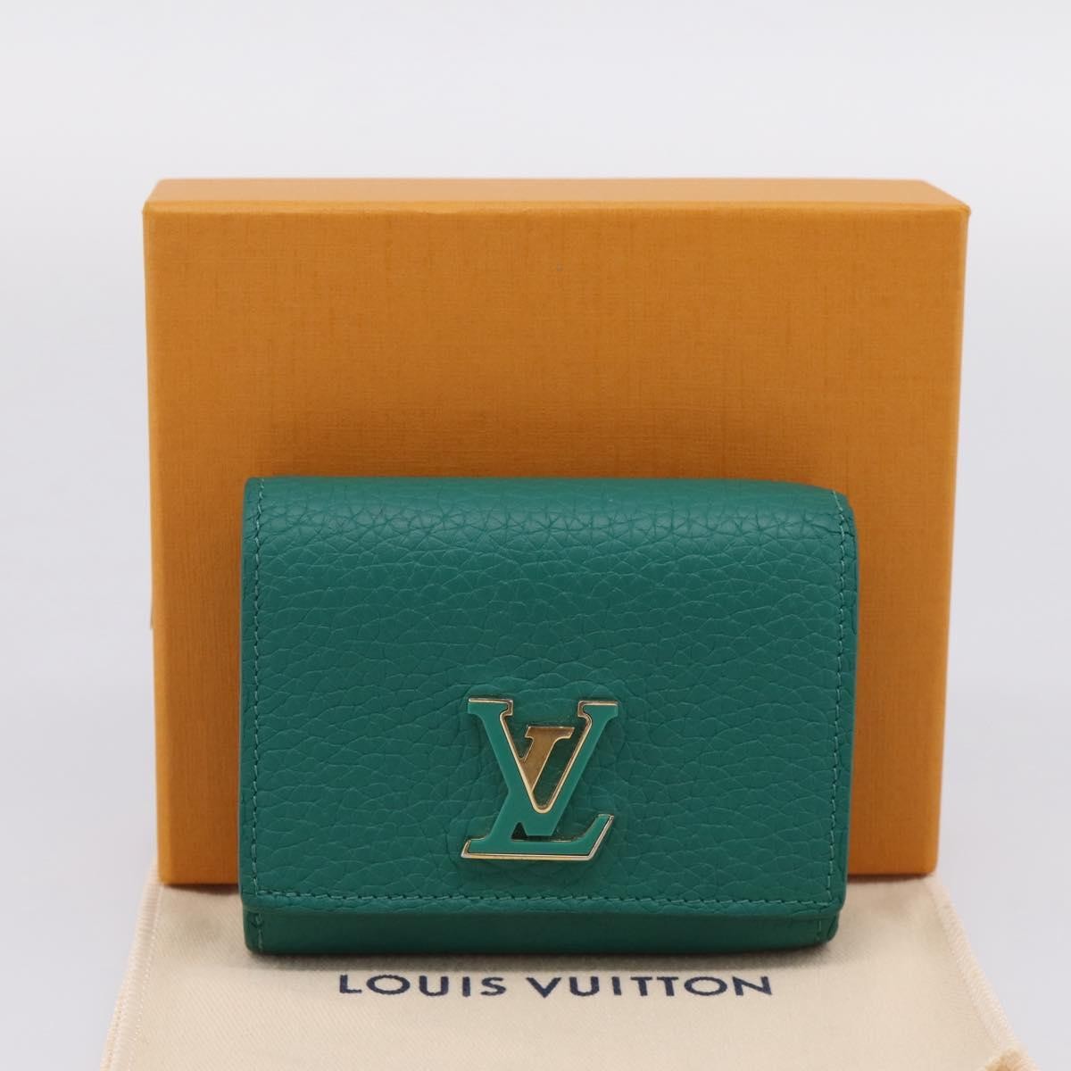 Louis Vuitton Capucines Leather Green Leather Wallets Accessory (Pre-Owned)
