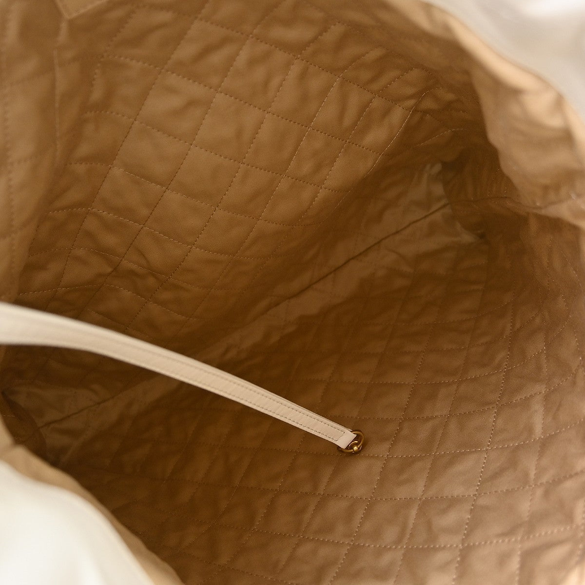 Chanel 22 Chain Quilted Calfskin White Leather Backpack Bag (Pre-Owned)