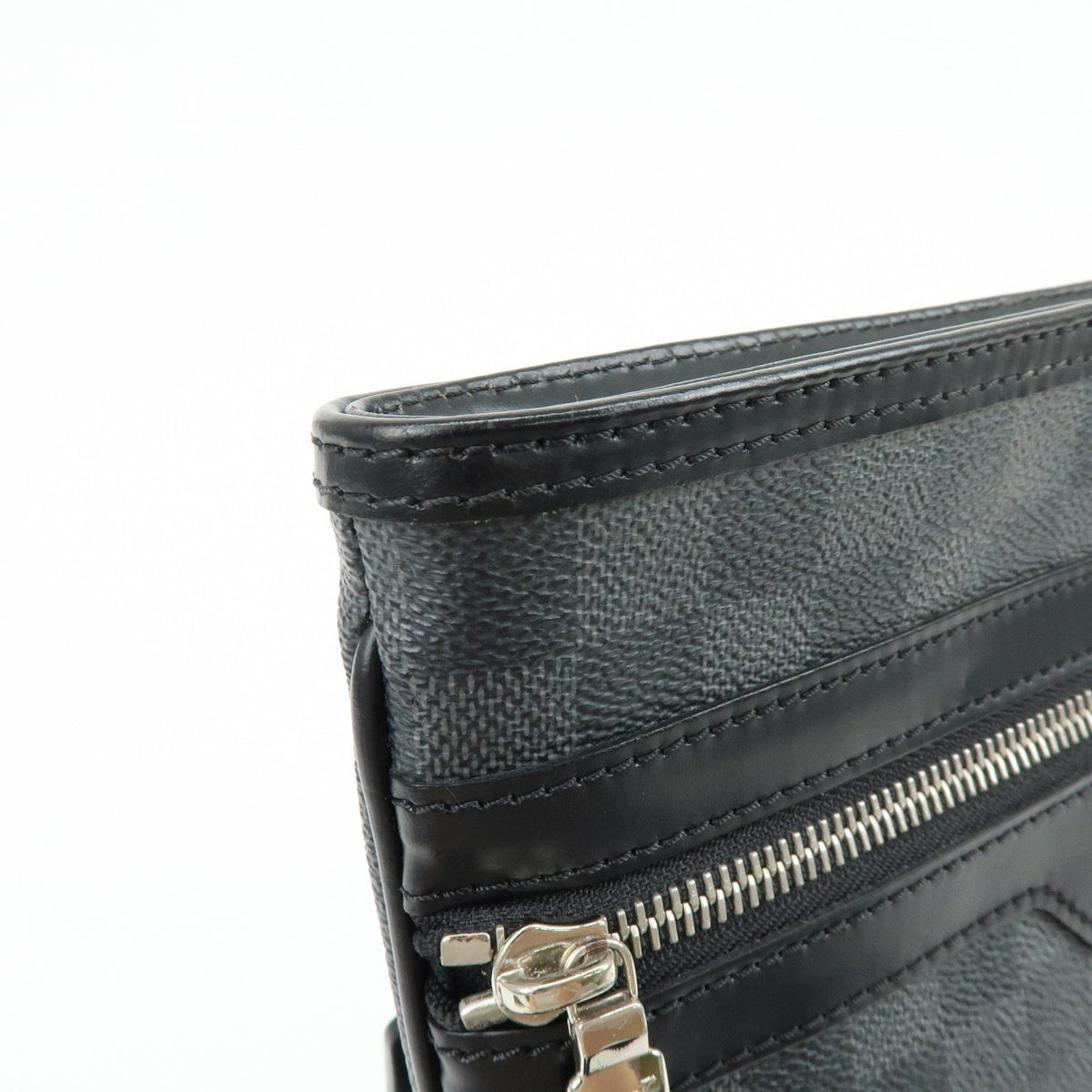 Louis Vuitton Thomas Damier Graphite Black Canvas Handbag (Pre-Owned)
