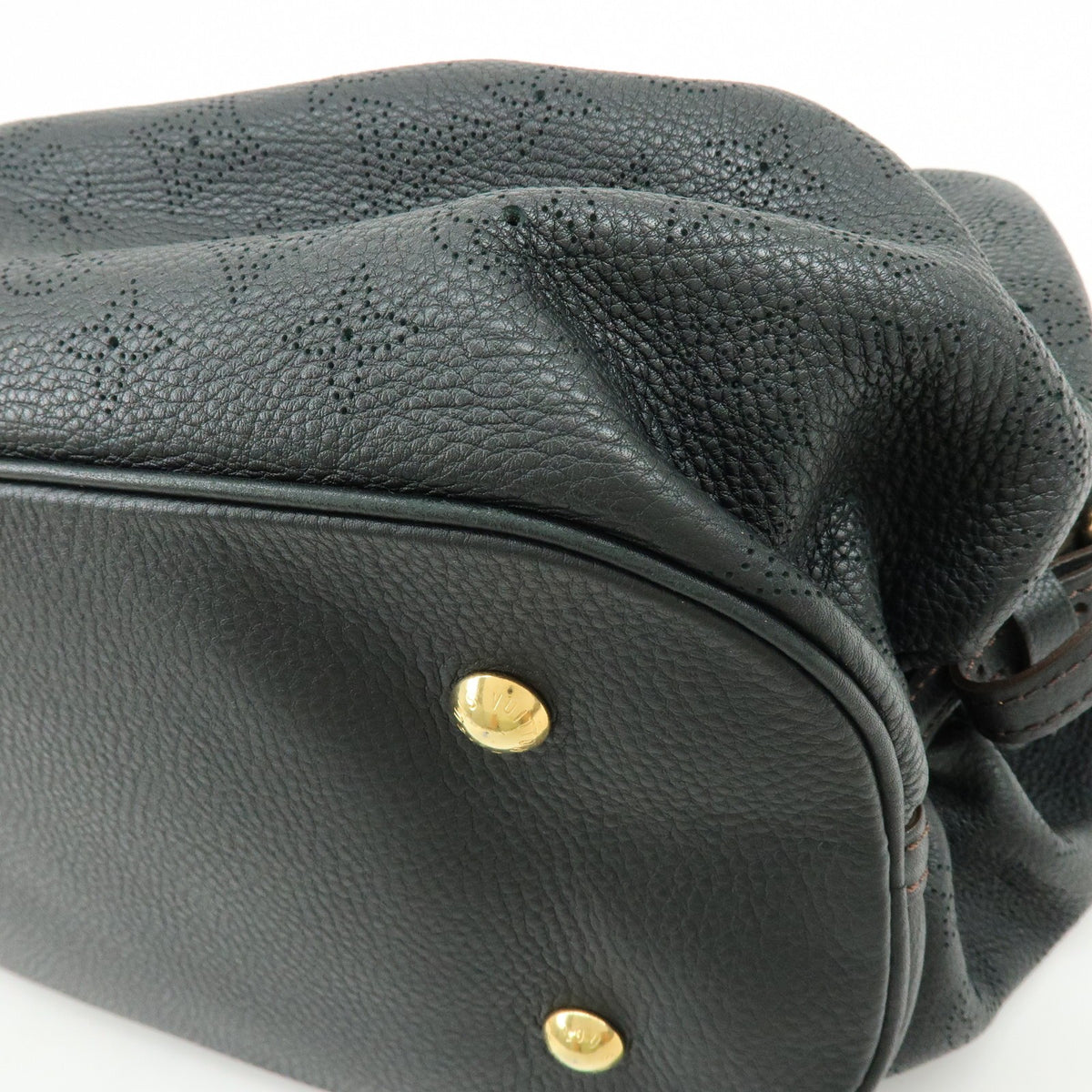 Louis Vuitton L Hobo Mahina Leather Black Leather Shoulder Bag Bag (Pre-Owned)