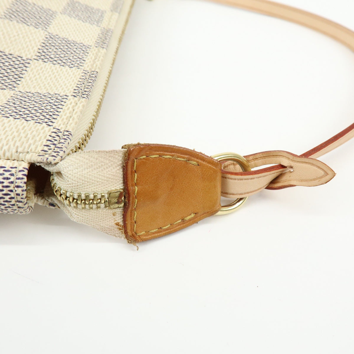 Louis Vuitton Pochette Accessoires Damier White Canvas Clutche & Pouche Bag (Pre-Owned)