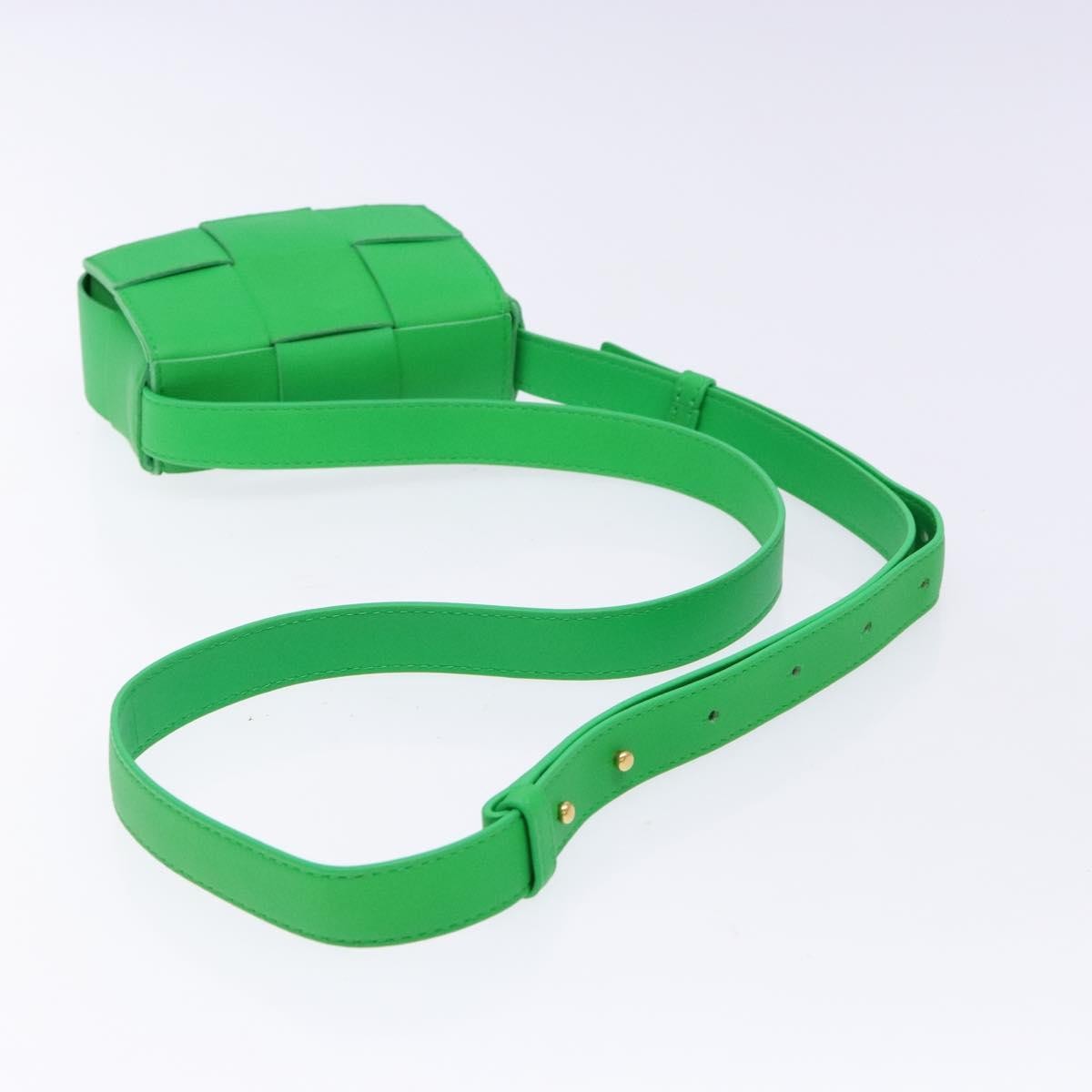 Bottega Veneta Cassette Maxi Intrecciato Leather Green Leather Crossbody Bag Bag (Pre-Owned)