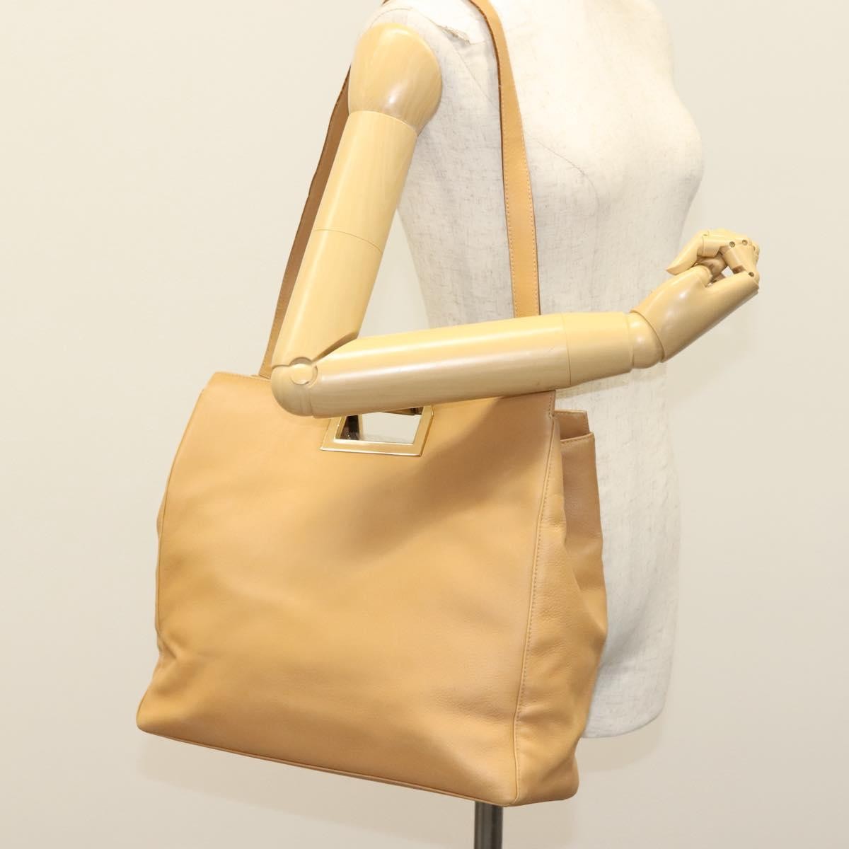 Salvatore Ferragamo Shoulder Leather Beige Leather Shoulder Bag Bag (Pre-Owned)
