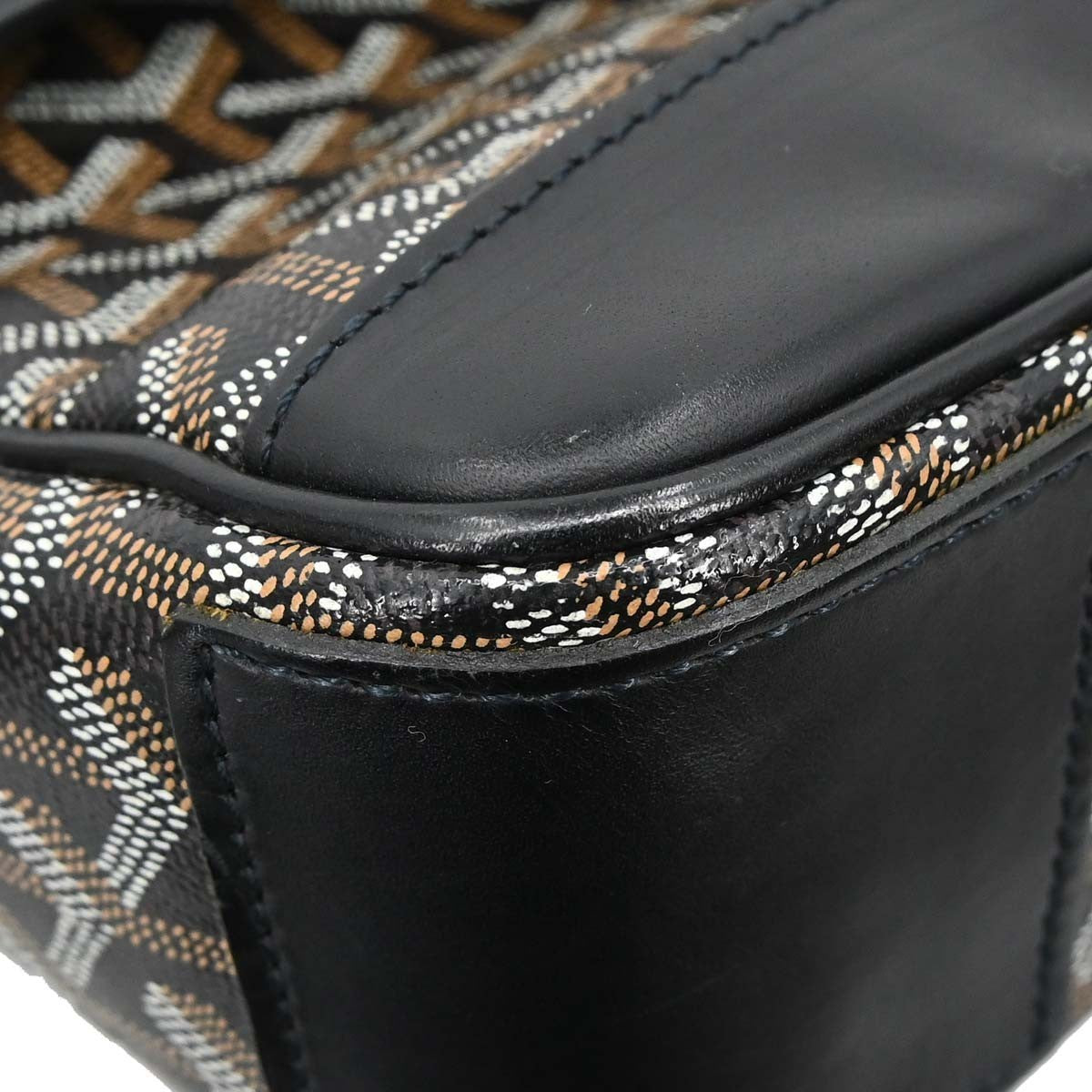 Goyard Grand Bleu Messenger Coated Canvas Black Canvas Handbag (Pre-Owned)