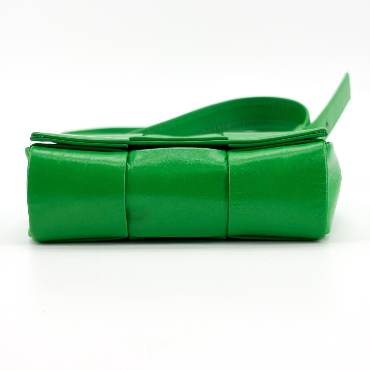 Bottega Veneta Cassette Maxi Intrecciato Leather Green Leather Crossbody Bag Bag (Pre-Owned)