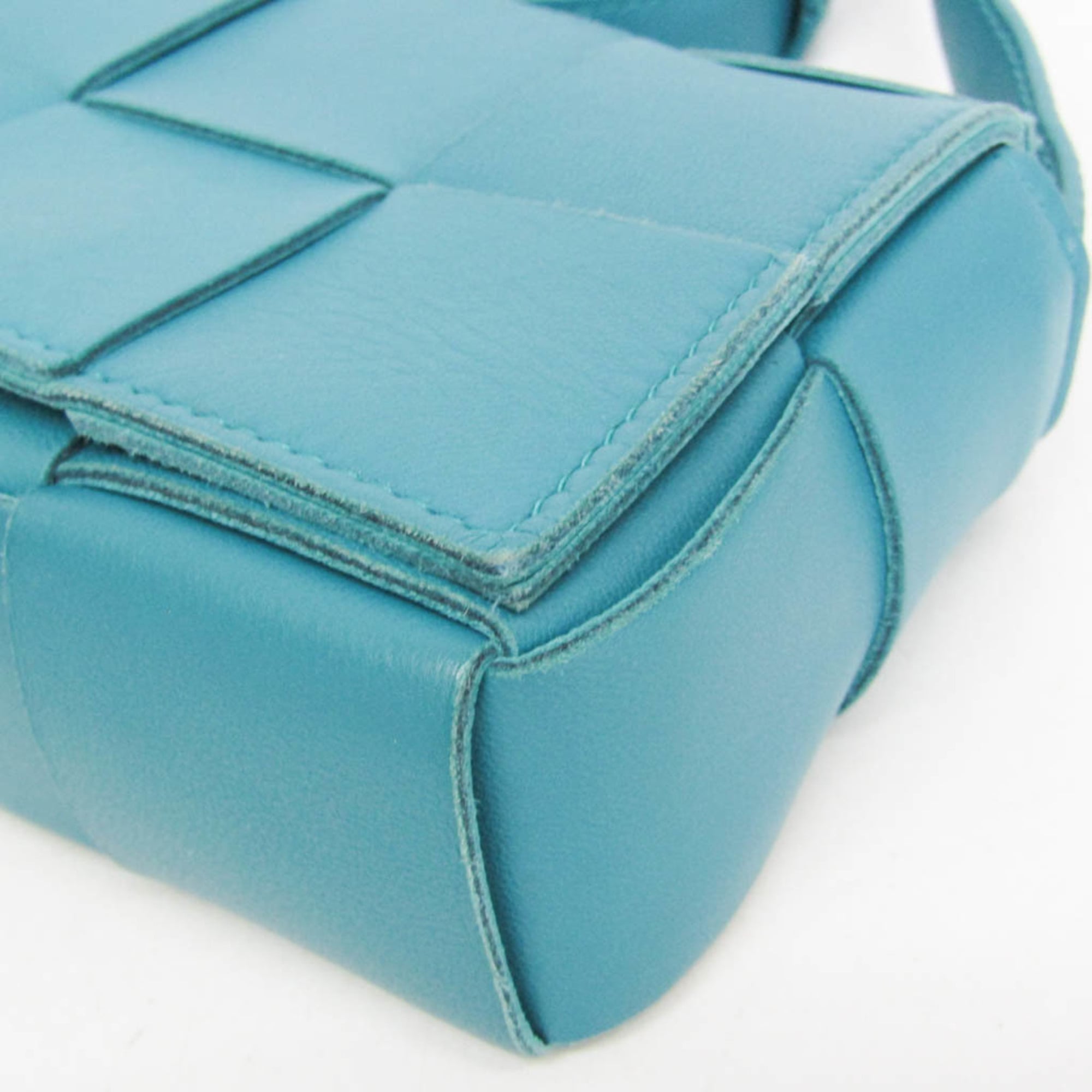 Bottega Veneta Cassette Maxi Intrecciato Leather Blue Leather Clutche & Pouche Bag (Pre-Owned)