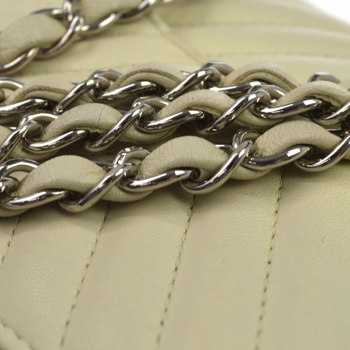 Chanel Classic Single Flap Chevron Lambskin Beige Leather Handbag (Pre-Owned)
