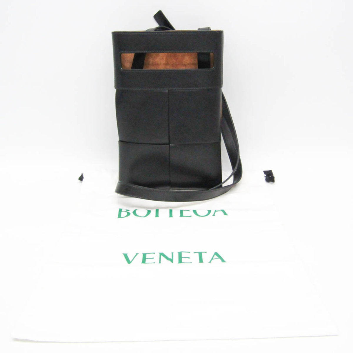 Bottega Veneta Cut Out Maxi Intrecciato Leather Black Leather Crossbody Bag Bag (Pre-Owned)