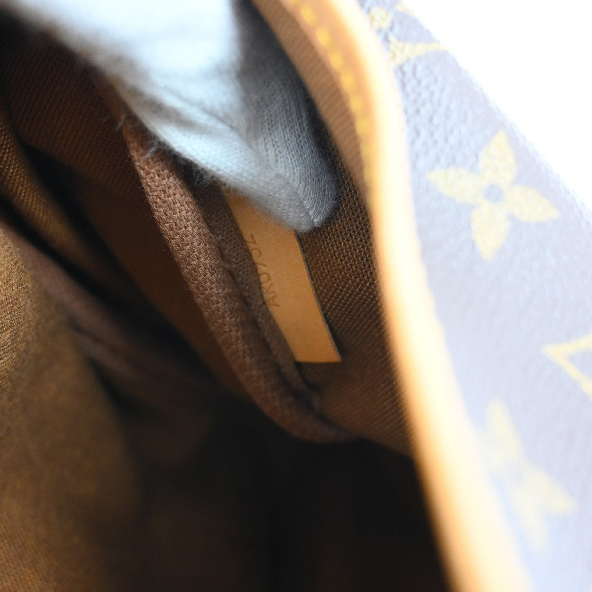 Louis Vuitton Saumur Monogram Brown Canvas Shoulder Bag Bag (Pre-Owned)