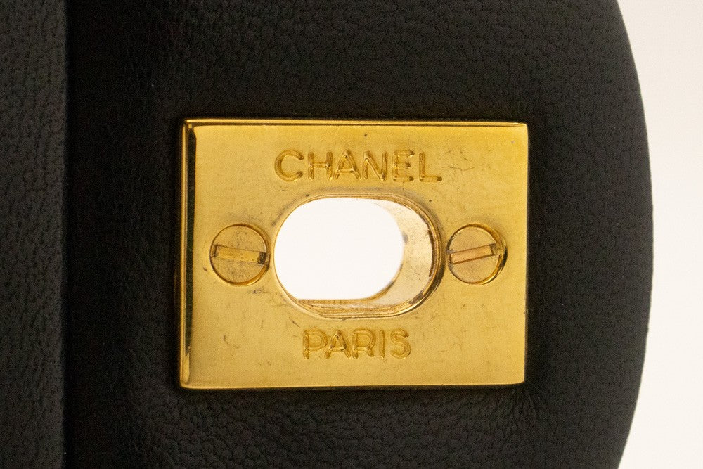 Chanel Classic Flap Lambskin Black Leather Crossbody Bag Bag (Pre-Owned)
