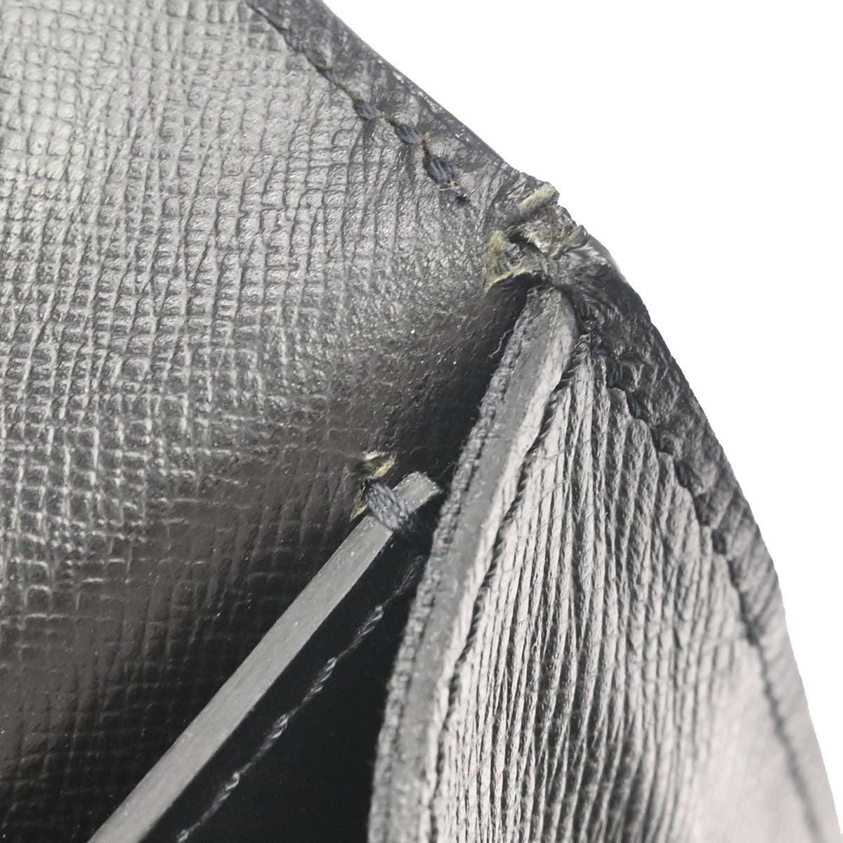 Louis Vuitton Robusto Taiga Black Leather Briefcase Bag (Pre-Owned)