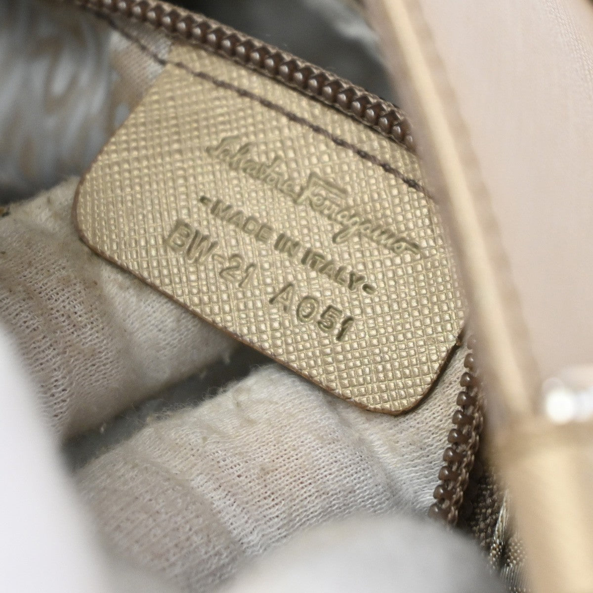 Salvatore Ferragamo Gancini Leather Beige Leather Handbag (Pre-Owned)