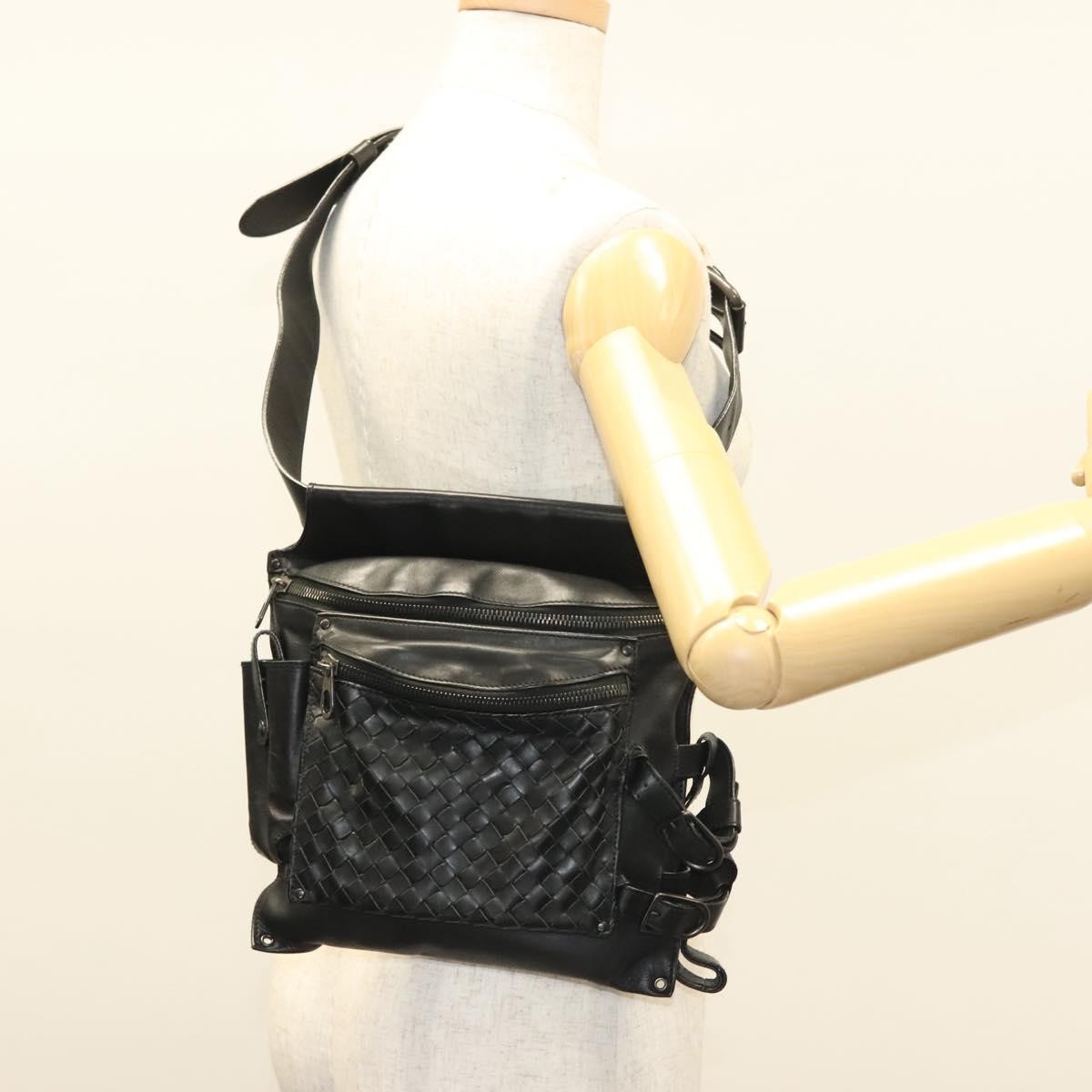Bottega Veneta Utility Waist Leather With Intrecciato Black Leather Bag (Pre-Owned)
