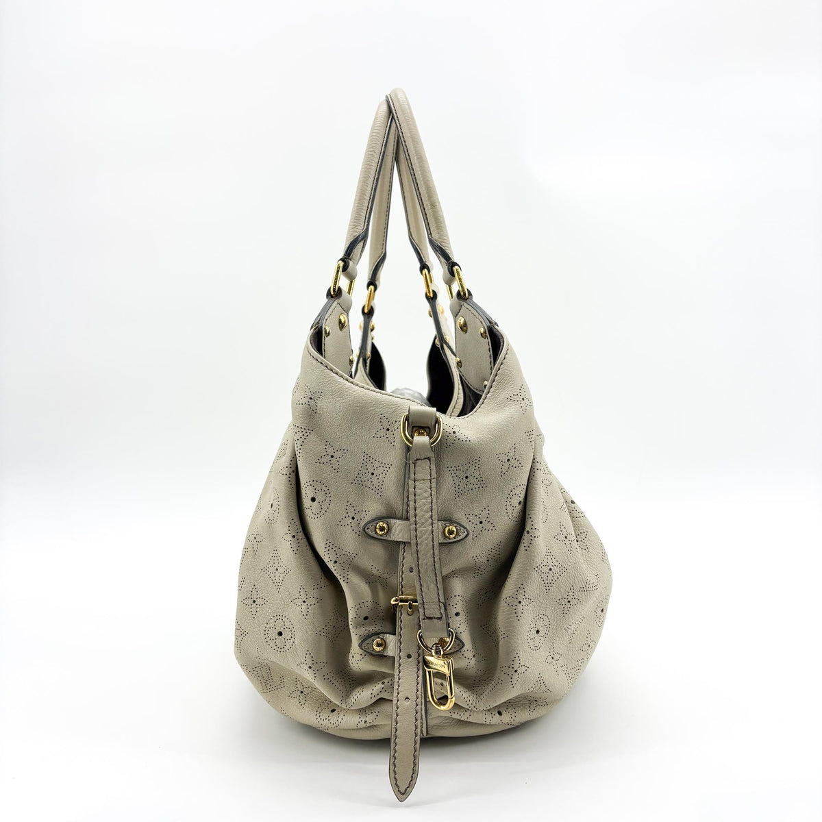 Louis Vuitton L Hobo Mahina Leather Beige Leather Shoulder Bag Bag (Pre-Owned)