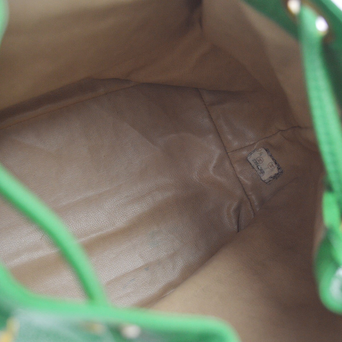 Chanel Vintage Cc Bucket Caviar Green Calfskin Shoulder Bag Bag (Pre-Owned)