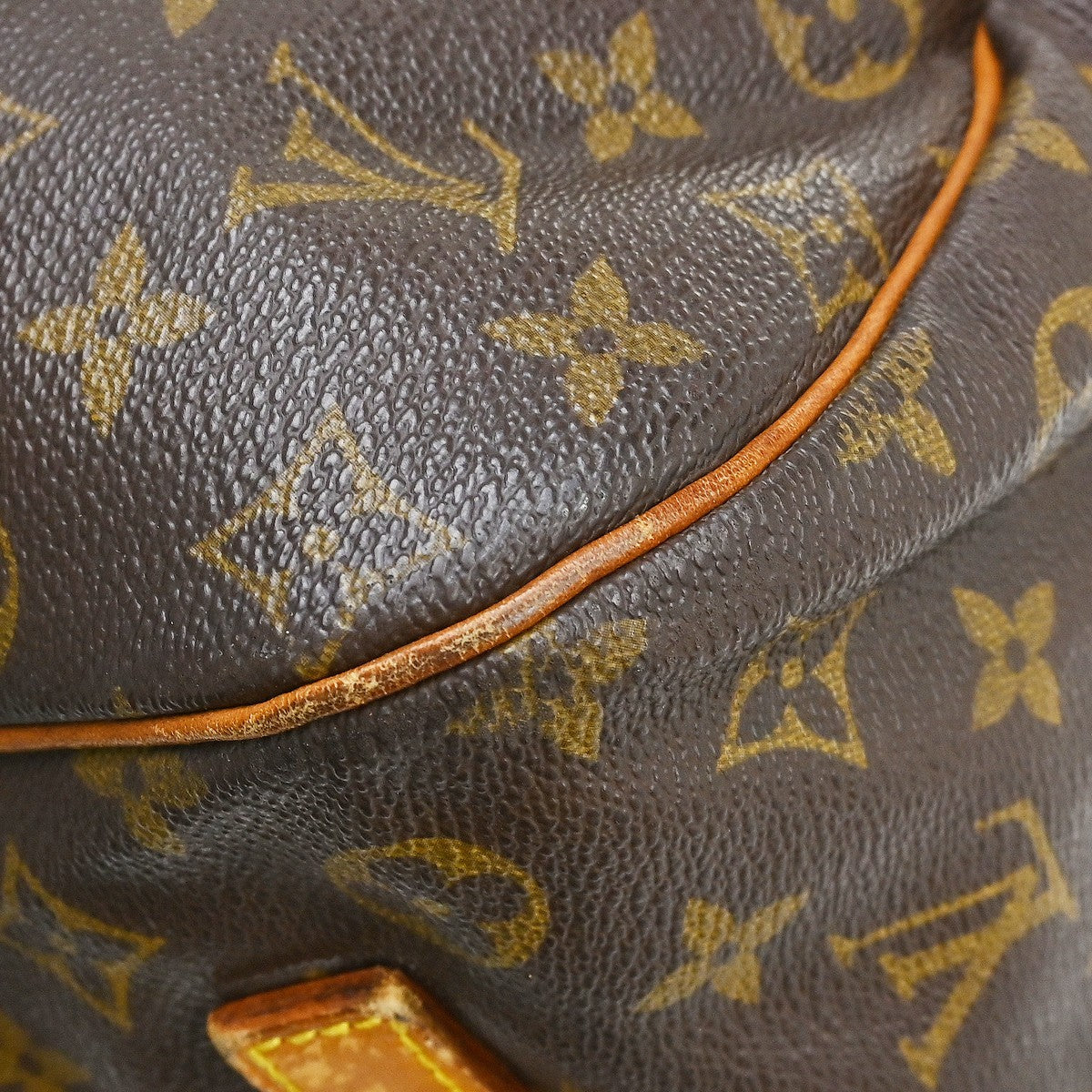 Louis Vuitton Saumur Monogram Canvas Brown Canvas Shoulder Bag Bag (Pre-Owned)