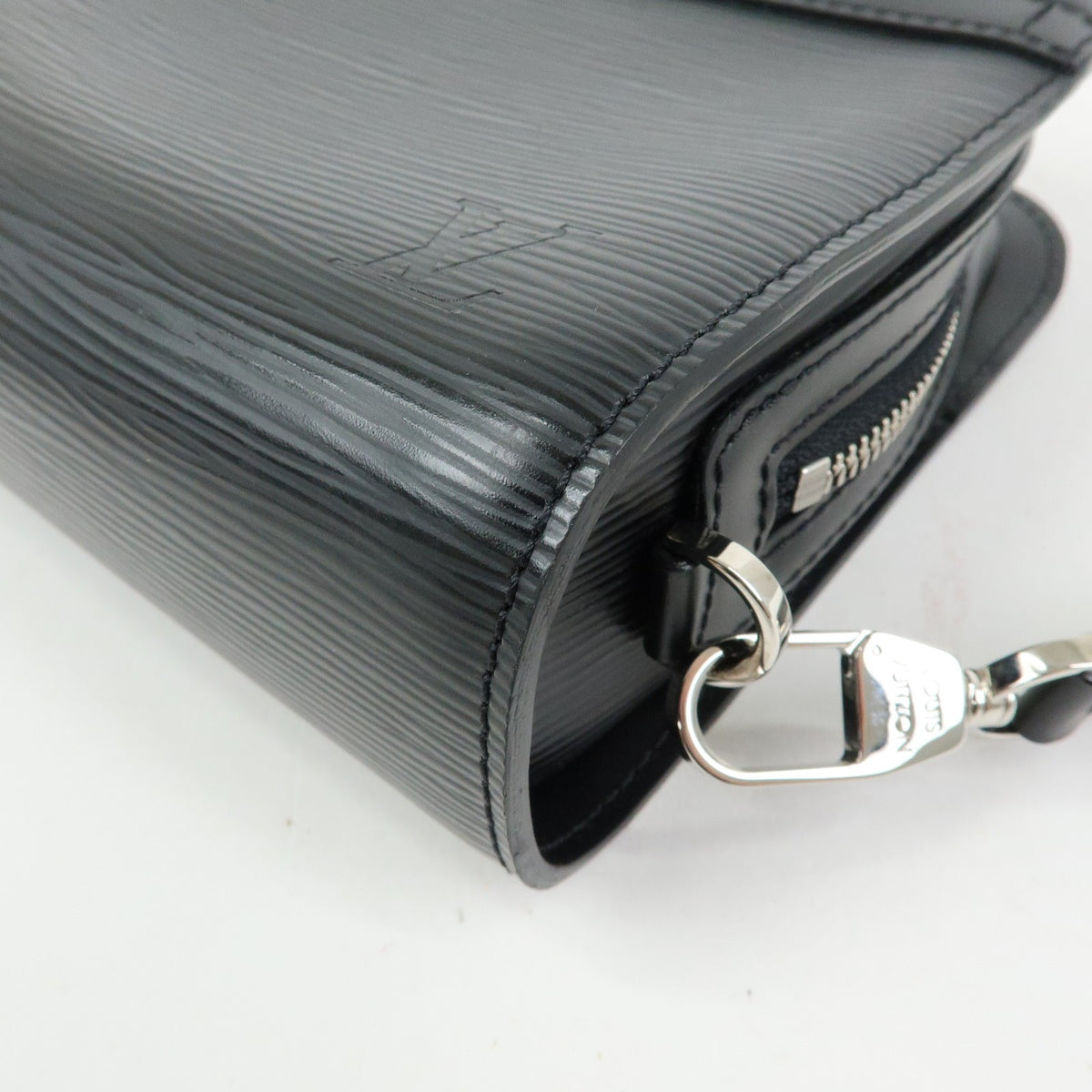 Louis Vuitton Hoche Clutch Epi Leather Black Leather Clutche & Pouche Bag (Pre-Owned)