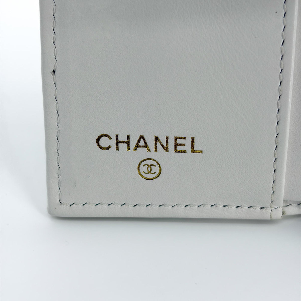 Chanel Classic Flap Card Holder Quilted Caviar White Calfskin Card Holders Accessory (Pre-Owned)