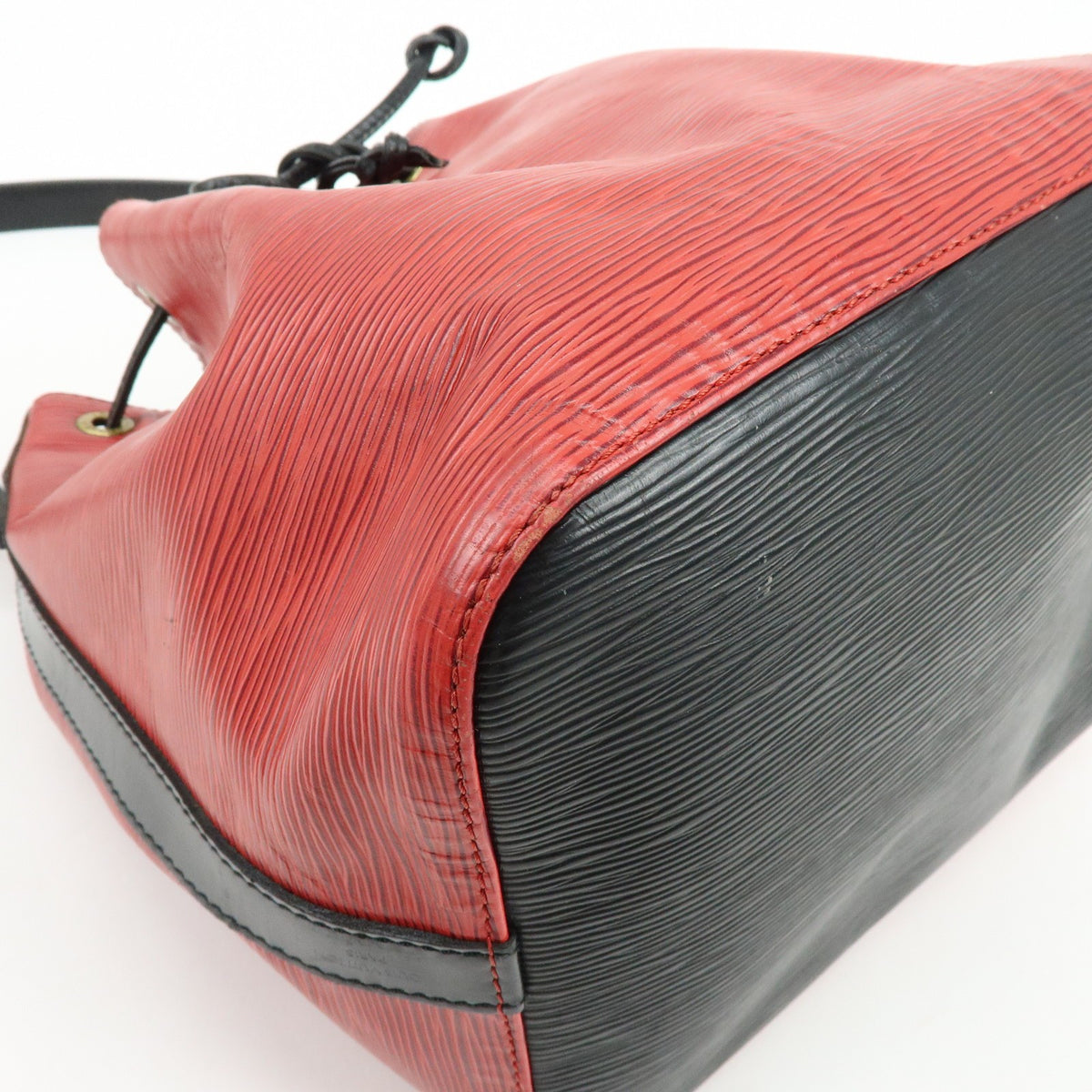 Louis Vuitton Bicolor Petit Noe Epi Leather Red Leather Handbag (Pre-Owned)