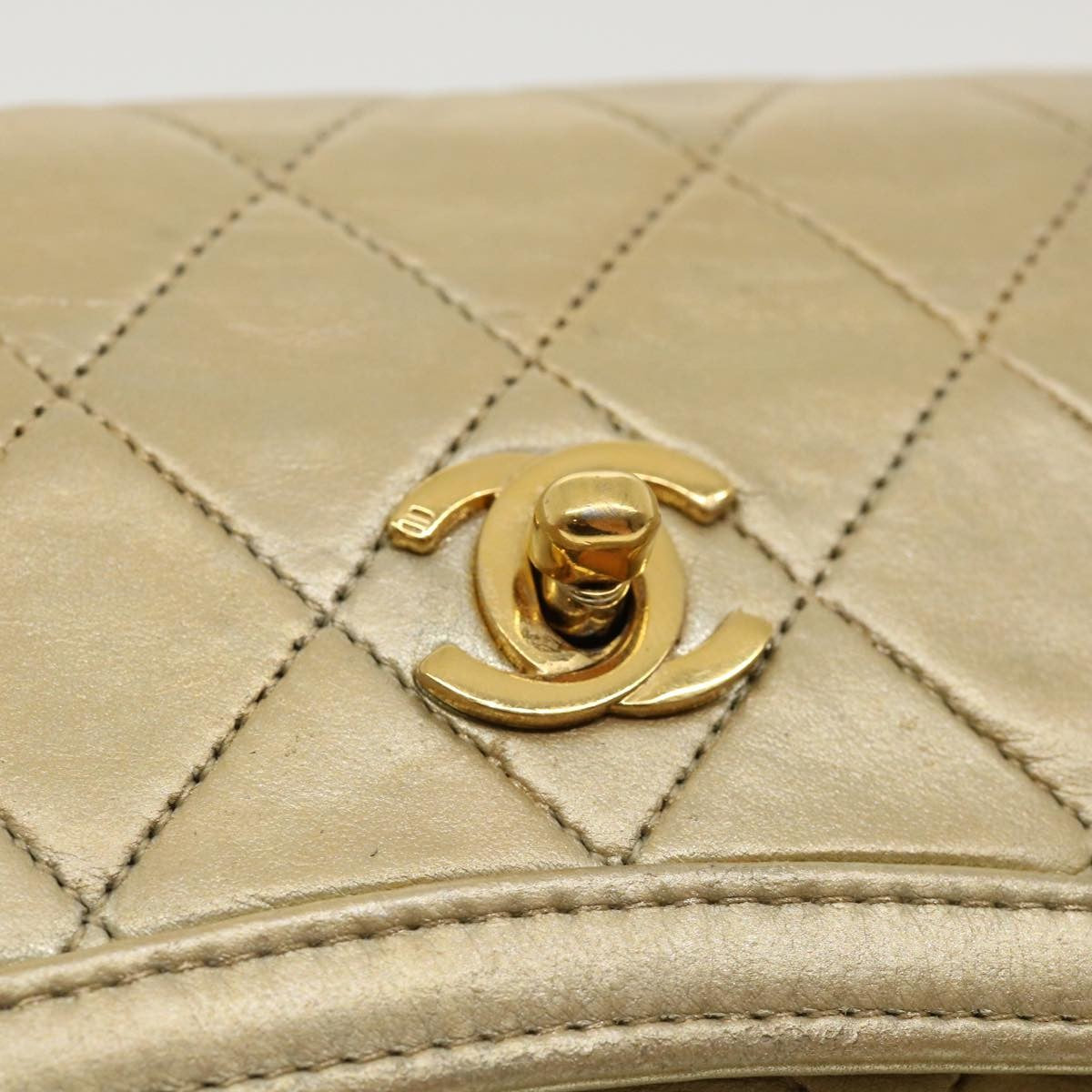 Chanel Vintage Cc Chain Flap Quilted Lambskin Gold Leather Shoulder Bag Bag (Pre-Owned)