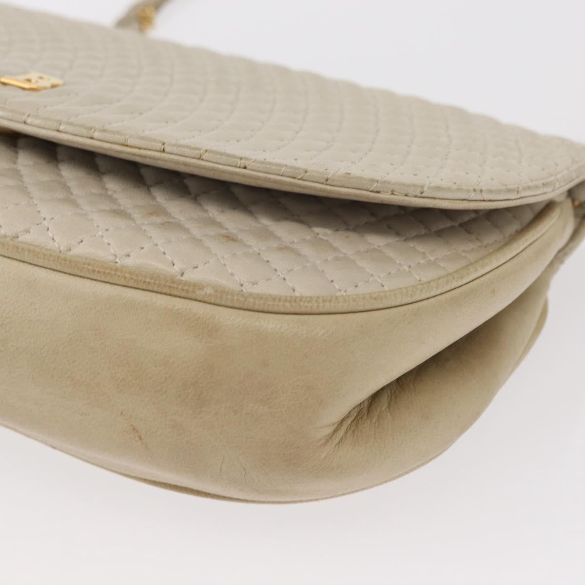 Bally Vintage Quilted Leather White Leather Shoulder Bag Bag (Pre-Owned)
