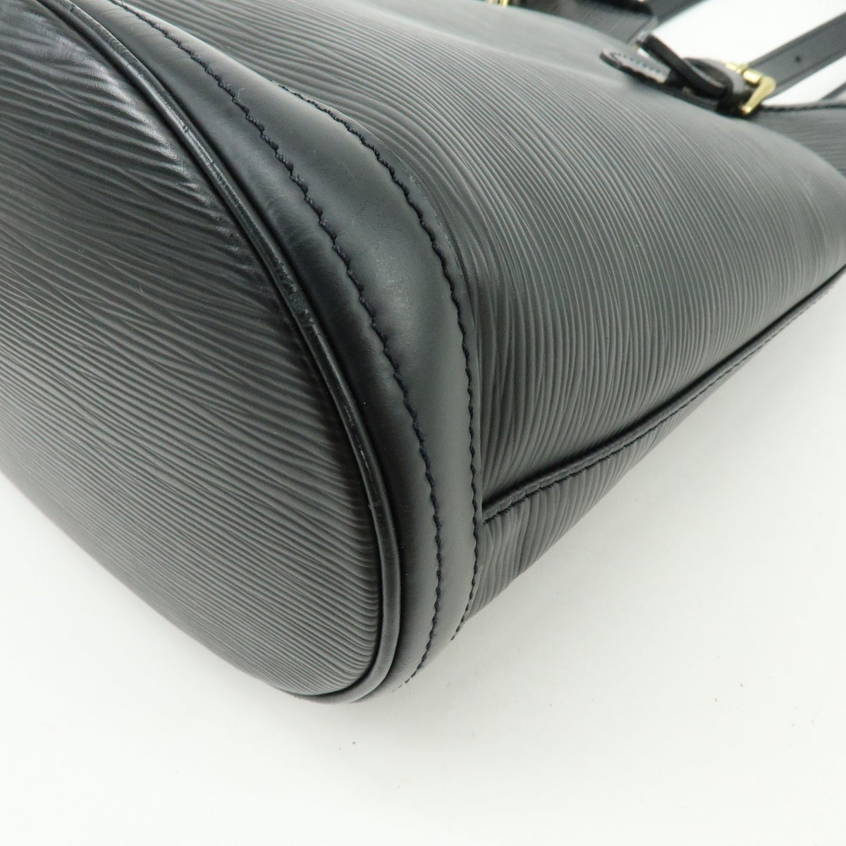 Louis Vuitton Petit Bucket Epi Leather Black Leather Handbag (Pre-Owned)