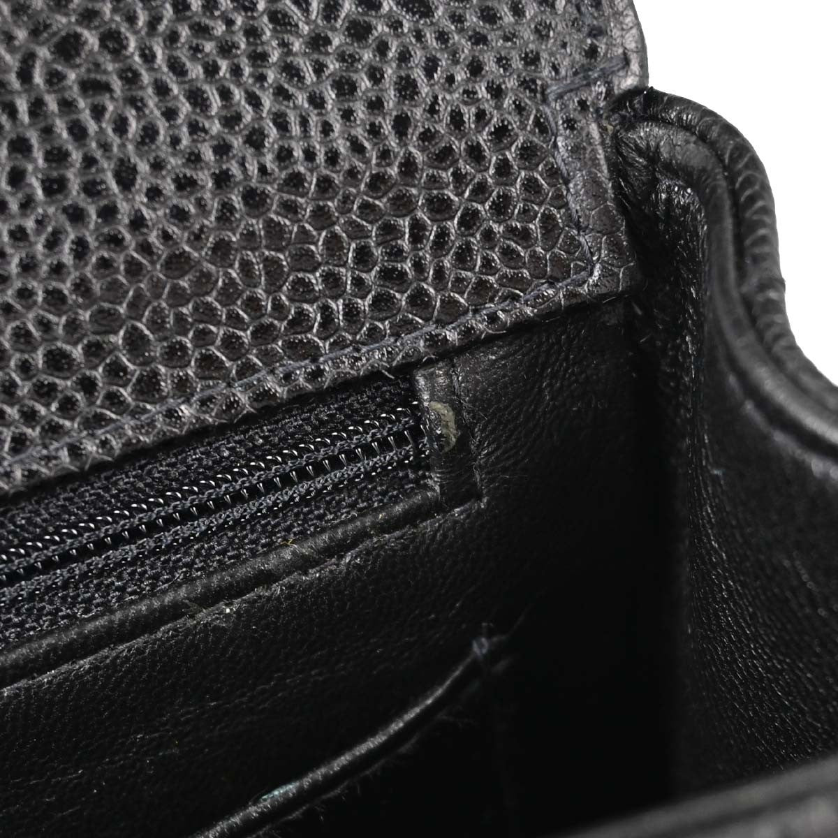 Chanel Vintage Top Handle Vertical Quilt Caviar Black Leather Handbag (Pre-Owned)