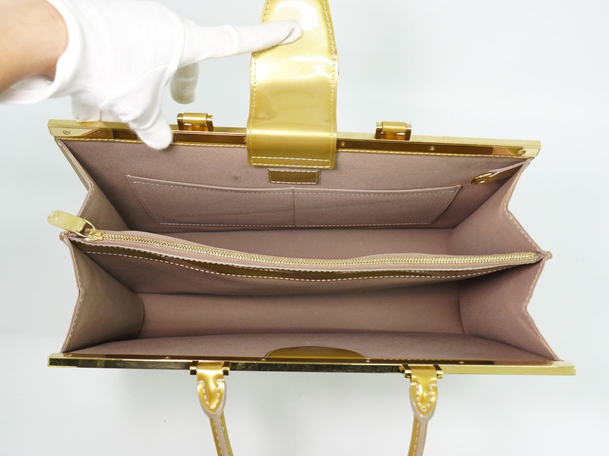 Louis Vuitton Deesse Monogram Vernis Beige Leather Handbag (Pre-Owned)