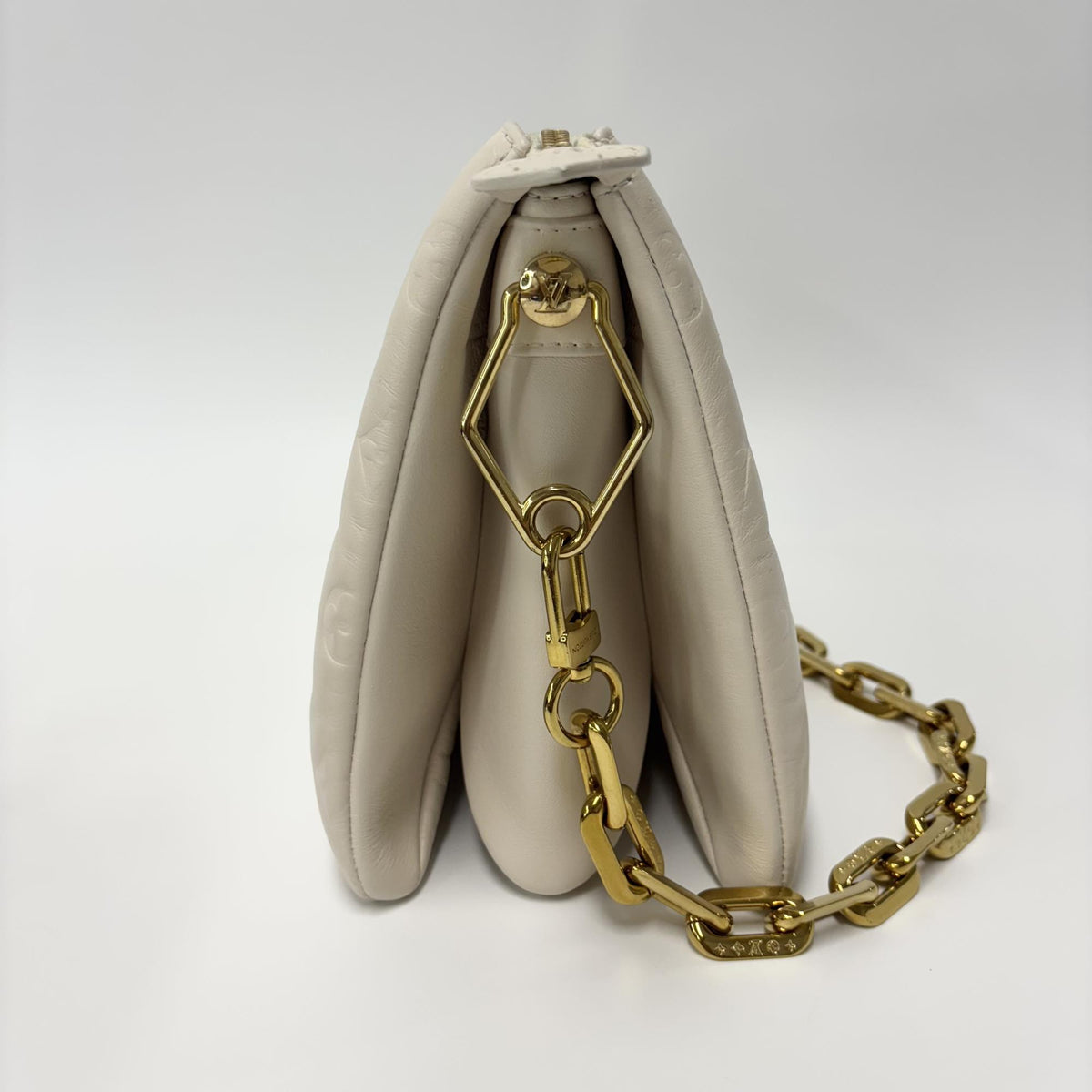 Louis Vuitton Coussin Monogram Embossed Lambskin White Leather Handbag (Pre-Owned)
