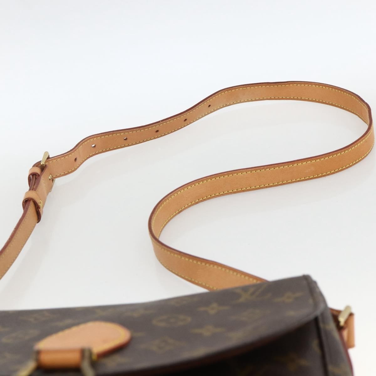 Louis Vuitton Saint Cloud Monogram Canvas Brown Canvas Handbag (Pre-Owned)