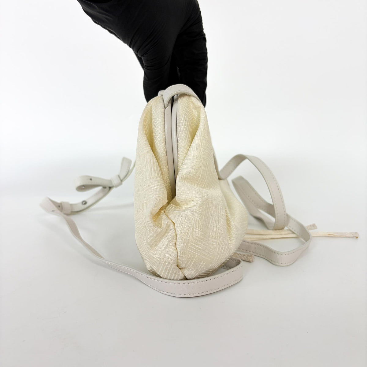 Bottega Veneta Point Leather White Other Shoulder Bag Bag (Pre-Owned)