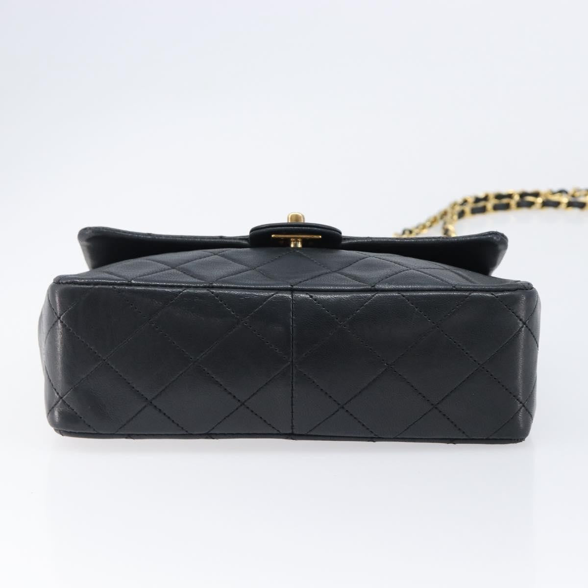 Chanel Vintage Cc Chain Flap Quilted Leather Black Leather Handbag (Pre-Owned)