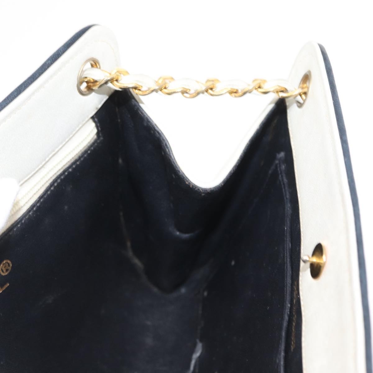 Chanel Chain Leather White Leather Shoulder Bag Bag (Pre-Owned)