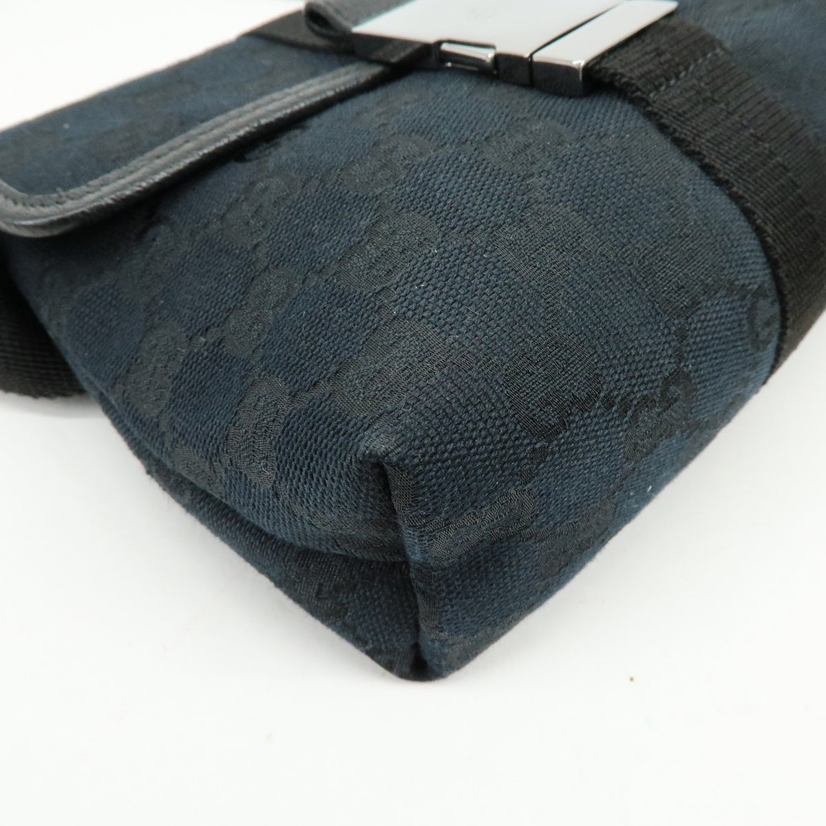 Gucci Buckle Belt Gg Canvas Black Canvas Handbag (Pre-Owned)