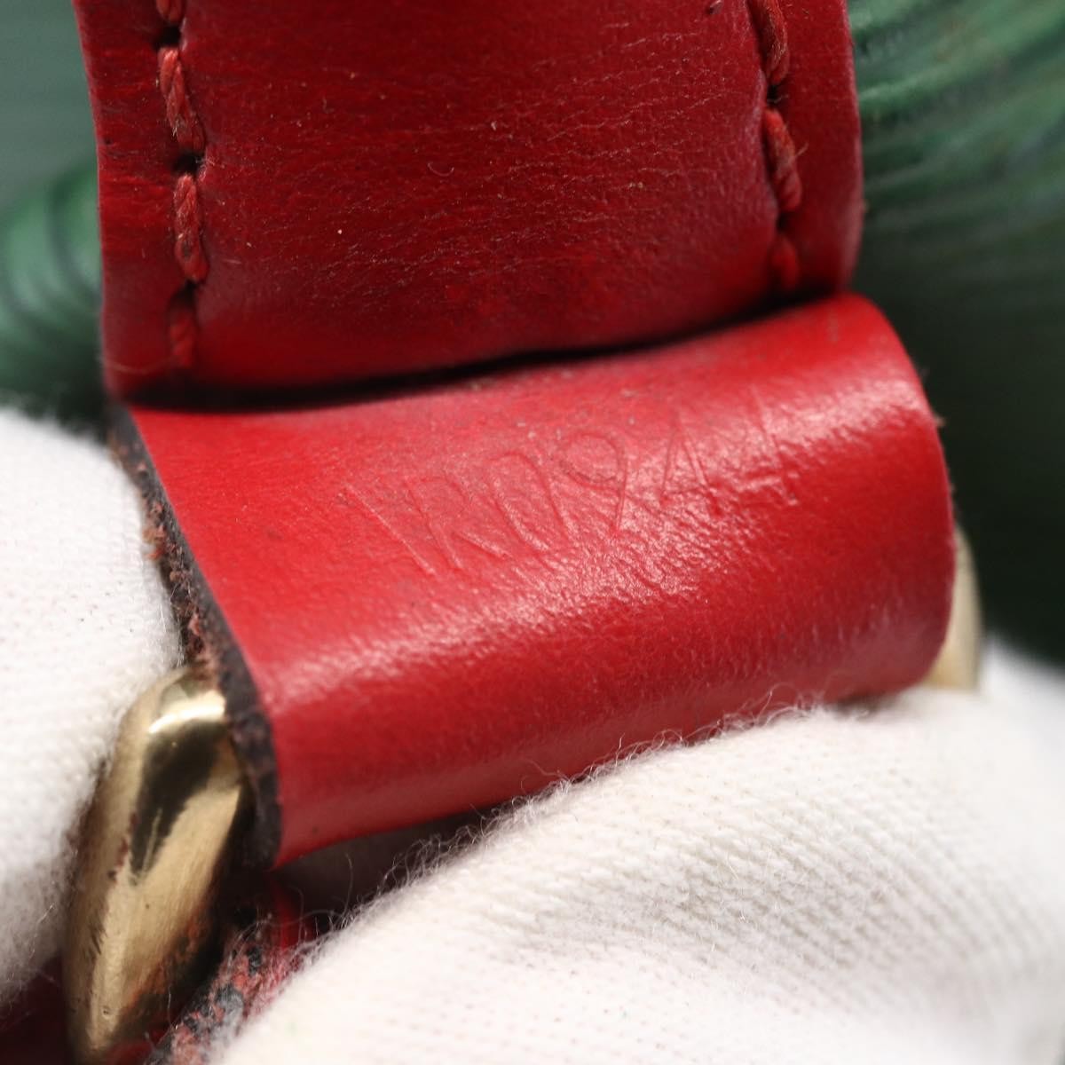 Louis Vuitton Petit Noe Two Tone Epi Leather Green Leather Bag (Pre-Owned)