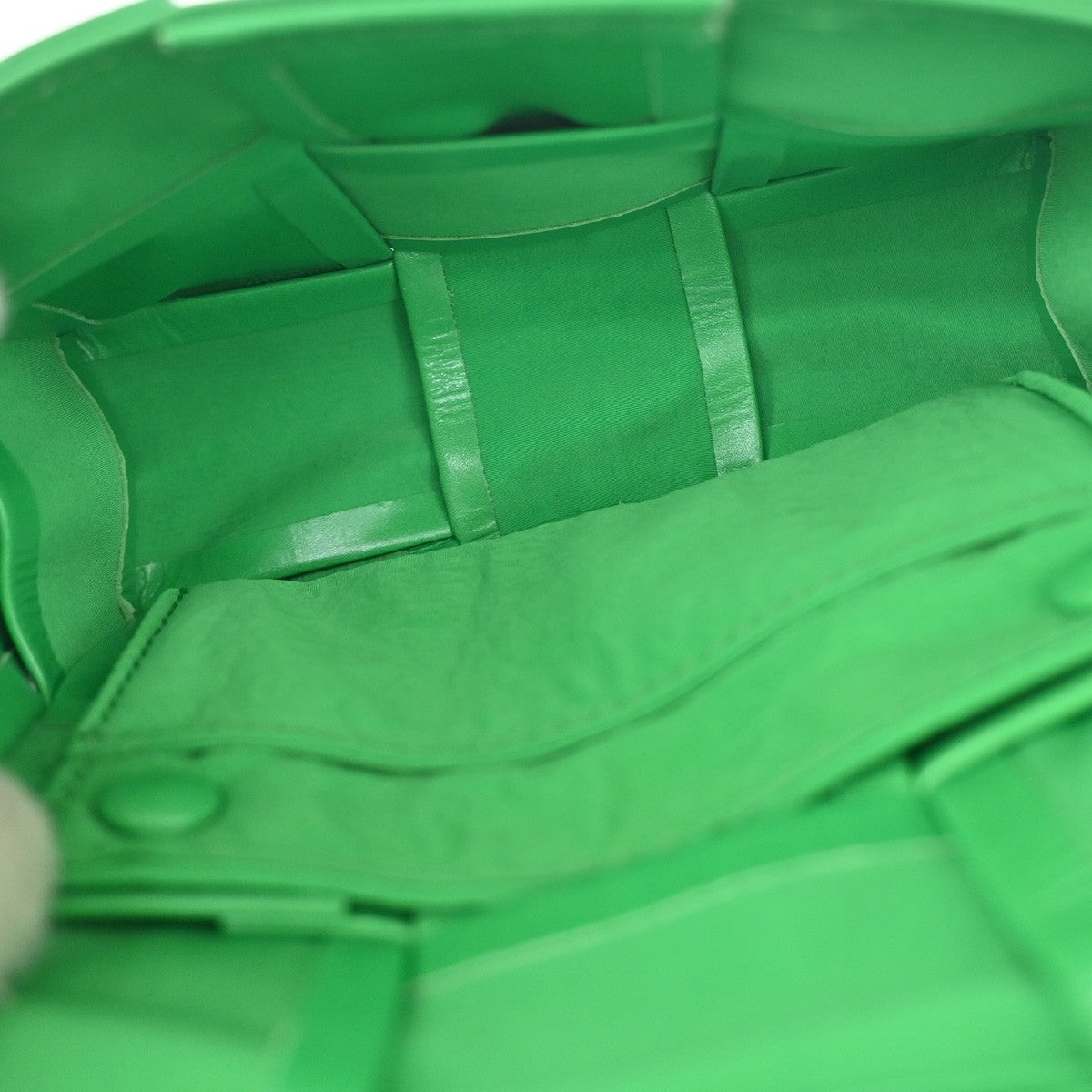 Bottega Veneta Cassette Maxi Intrecciato Leather Green Leather Crossbody Bag Bag (Pre-Owned)