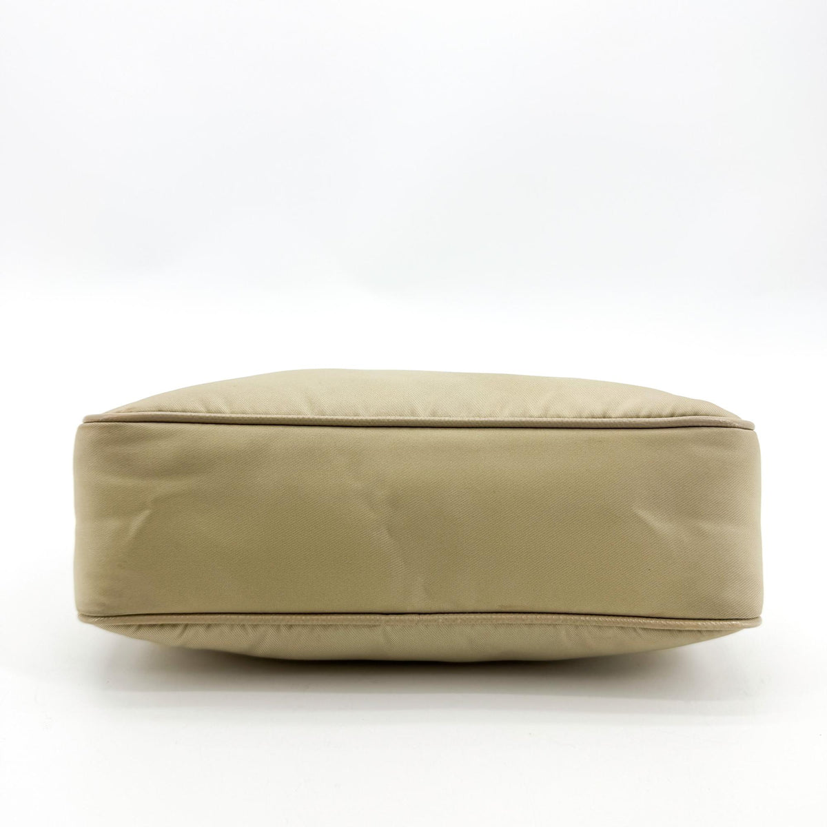 Prada Re-Edition 2005 Tessuto Beige Nylon Shoulder Bag Bag (Pre-Owned)