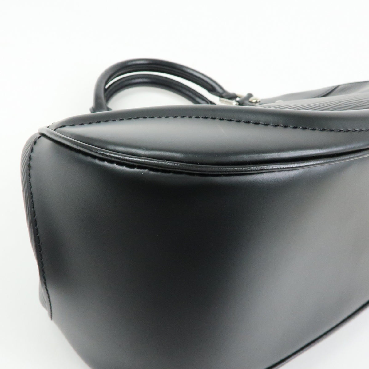 Louis Vuitton Montaigne Sac Epi Leather Black Leather Handbag (Pre-Owned)