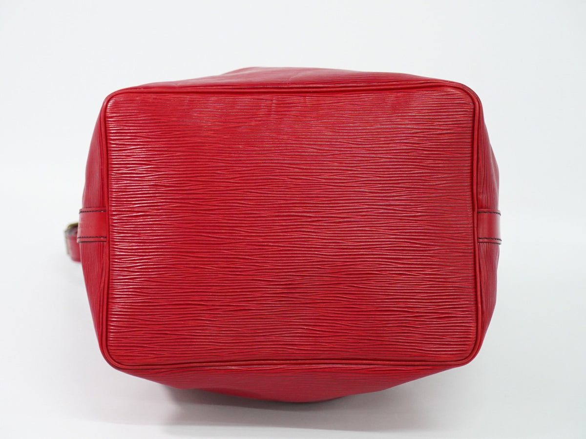 Louis Vuitton Petit Noe Epi Leather Red Leather Handbag (Pre-Owned)