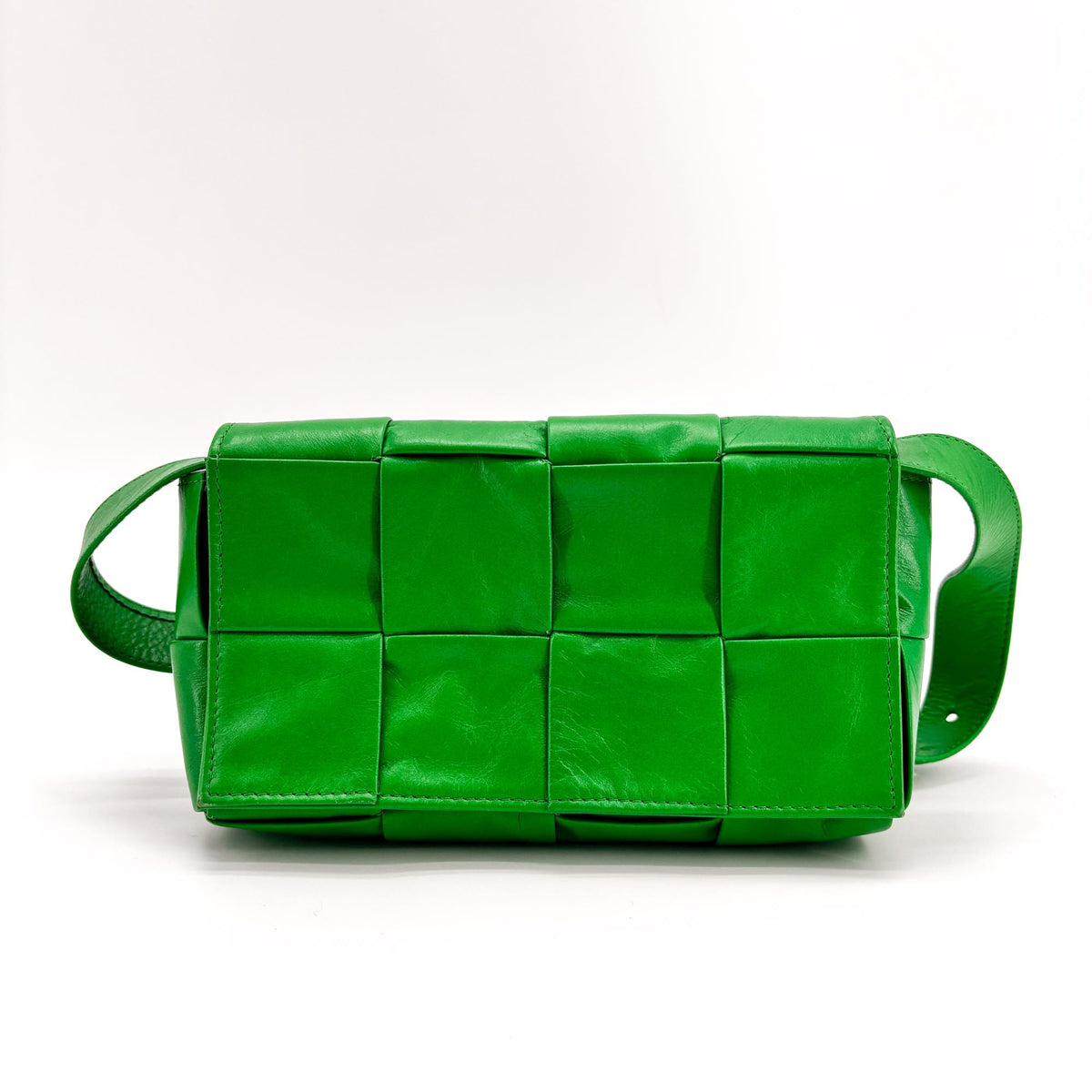 Bottega Veneta Cassette Belt Maxi Intrecciato Leather Green Leather Clutche & Pouche Bag (Pre-Owned)