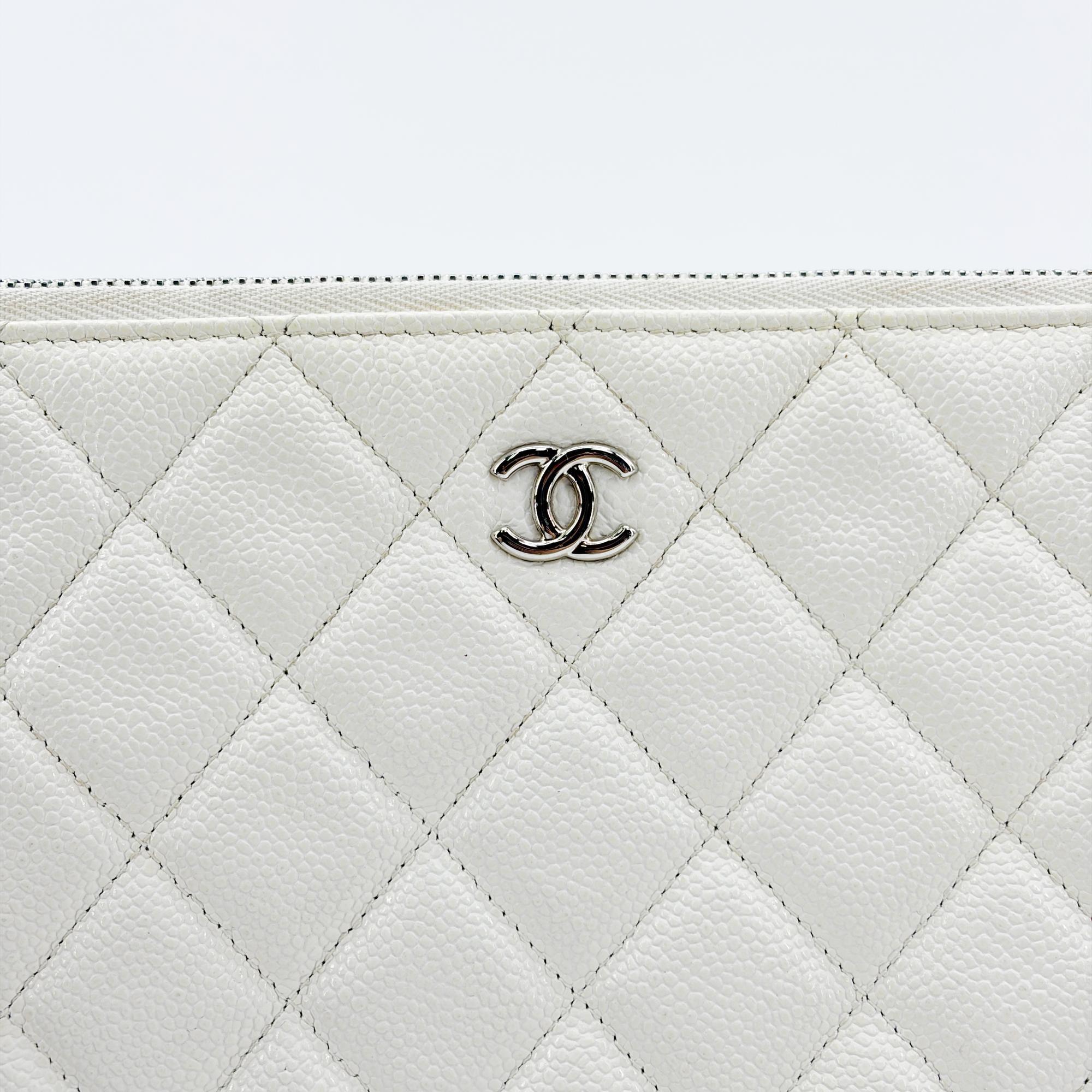Chanel Classic O Case Quilted Caviar White Leather Clutche & Pouche Bag (Pre-Owned)