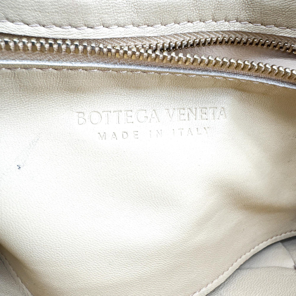 Bottega Veneta Cassette Maxi Intrecciato Leather Beige Leather Crossbody Bag Bag (Pre-Owned)