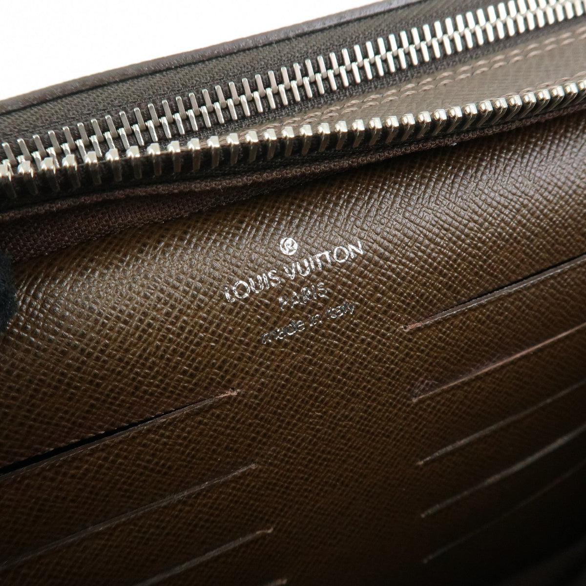 Louis Vuitton Neo Pavel Taiga Leather Brown Leather Handbag (Pre-Owned)