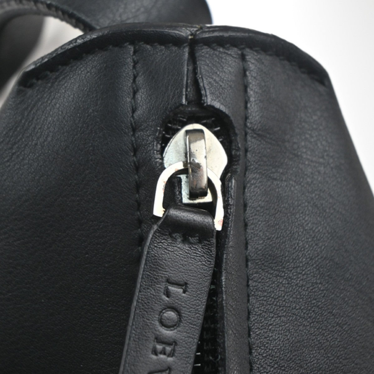 Loewe Vintage Leather Black Leather Shoulder Bag Bag (Pre-Owned)